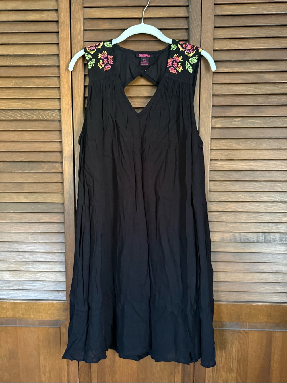 Embroidered Black Midi Dress with Keyhole
